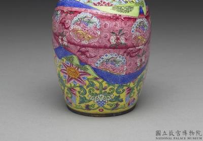 图片[2]-Lidded copper-body jar adorned with painted enamel and wrapped in a false sash, Qing dynasty, Qianlong reign (1736-1795)-China Archive